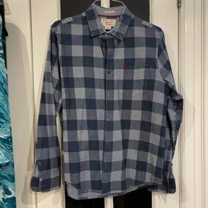 Penguin men's dark blue/light blue button down shirt